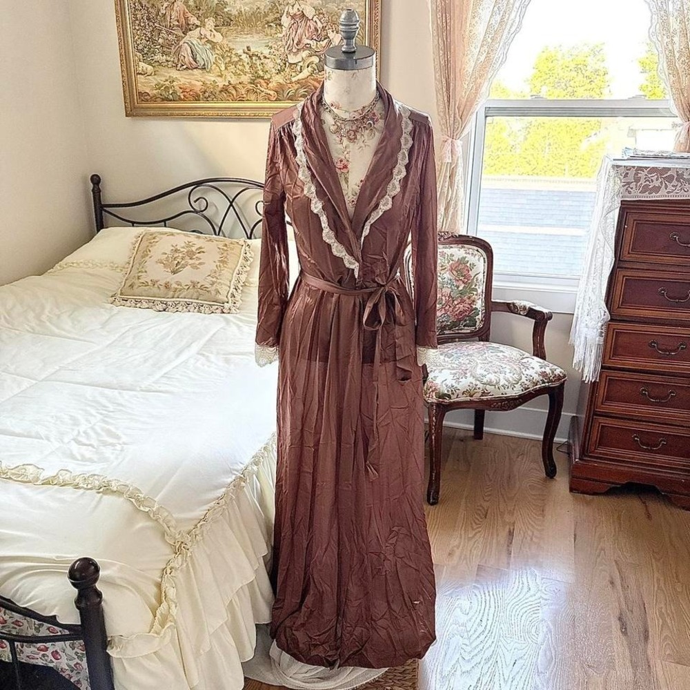 brown lace robe  70s vanity fair brown robe size 32